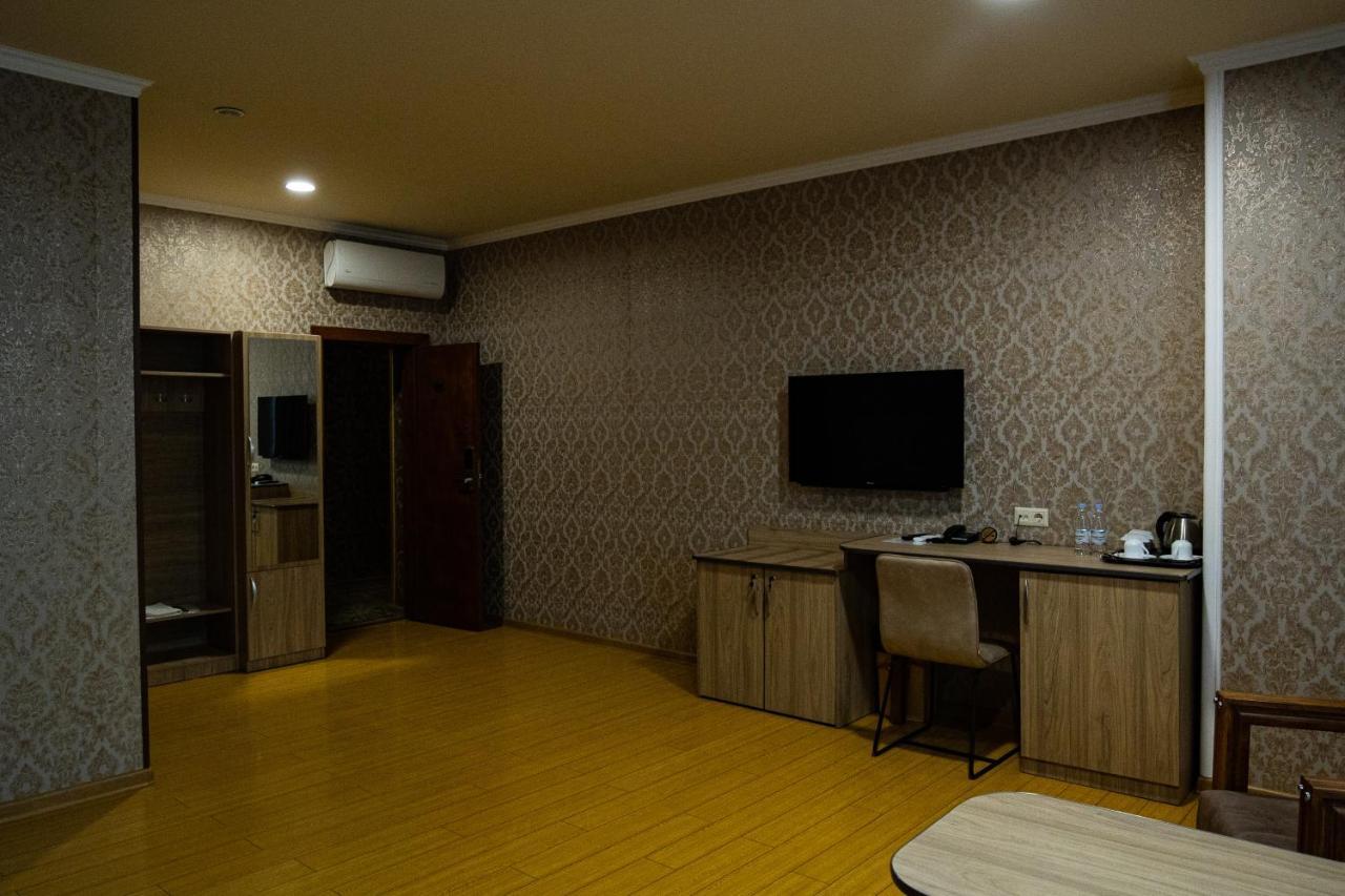 Inga Hotel Ереван Екстериор снимка