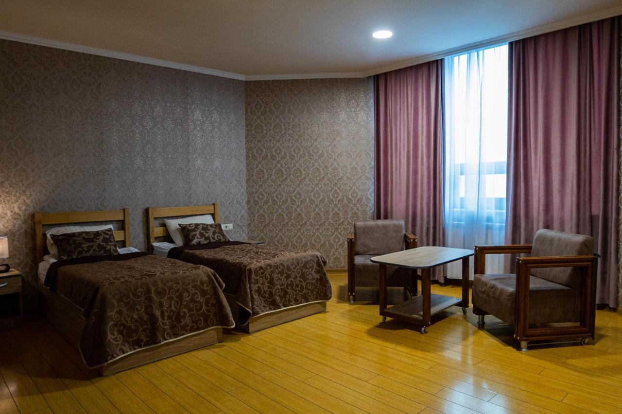 Inga Hotel Ереван Екстериор снимка