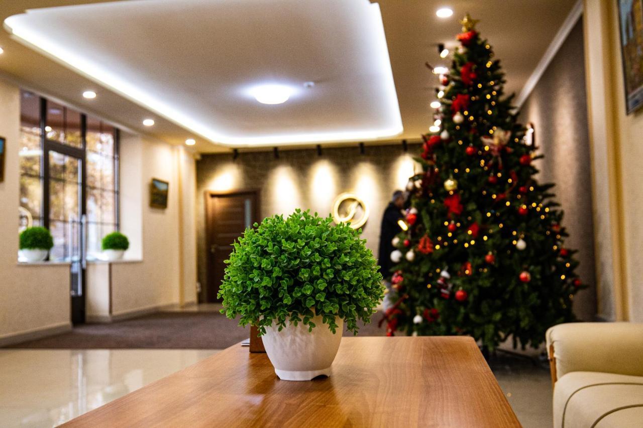 Inga Hotel Ереван Екстериор снимка