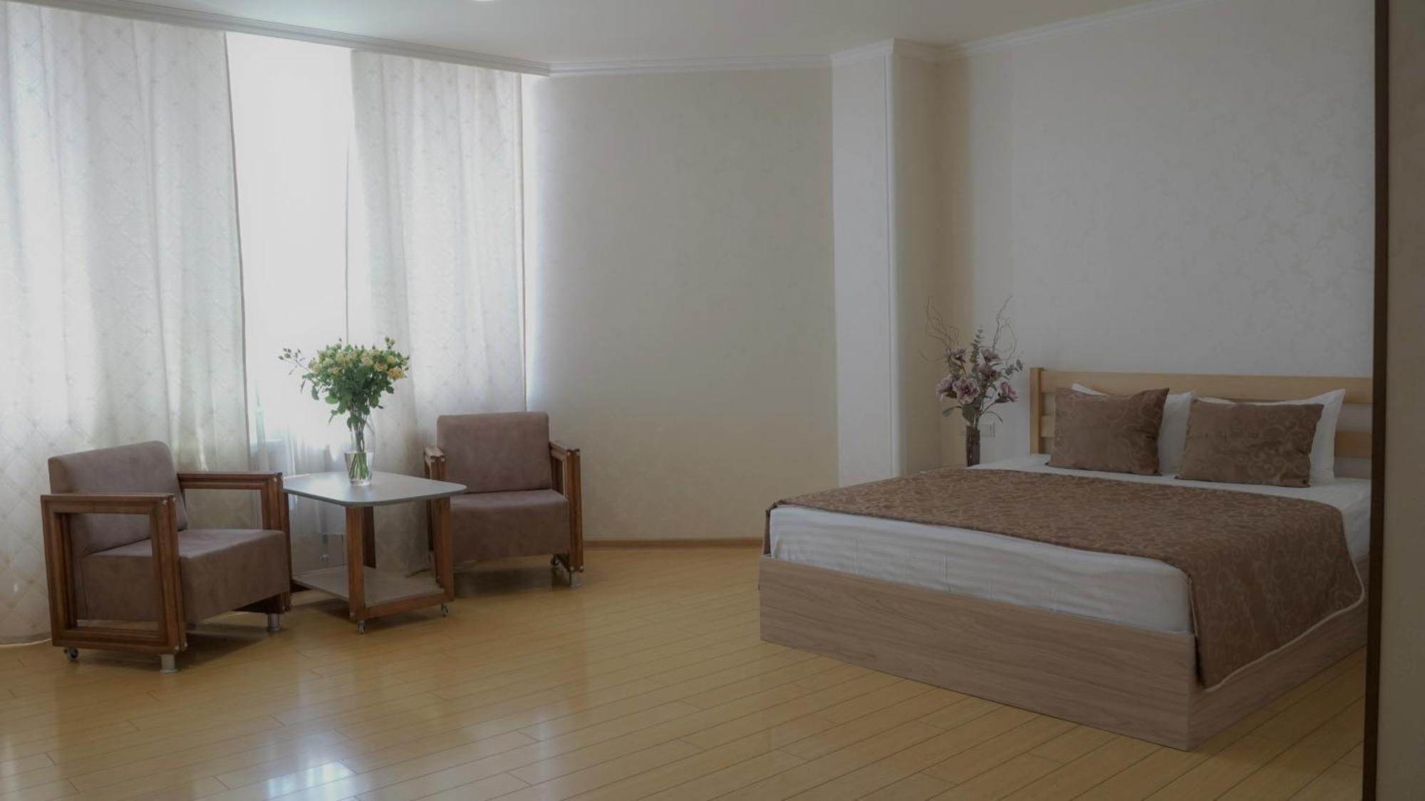 Inga Hotel Ереван Екстериор снимка