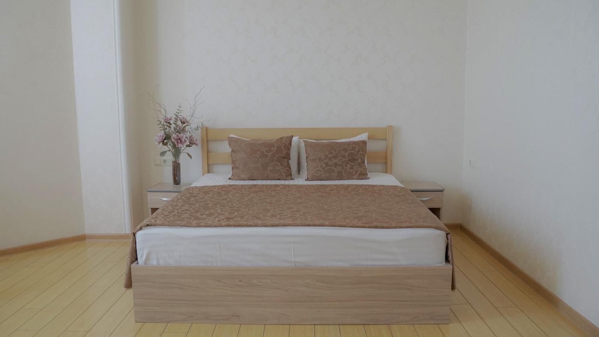 Inga Hotel Ереван Екстериор снимка