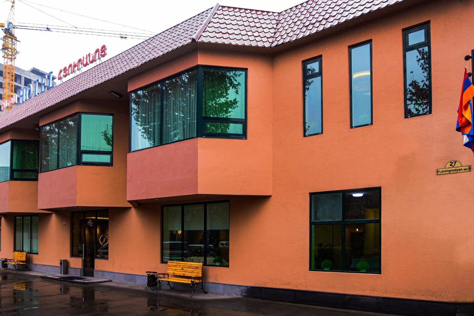 Inga Hotel Ереван Екстериор снимка